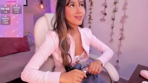 Snapshot of rue_zue chatting on 05/15/26, 01:29 rue_zue online show from 05/15/26, 01:29