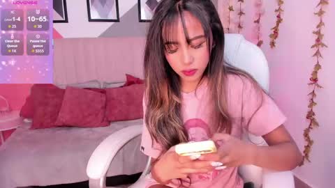 Snapshot of rue_zue chatting on 06/07/26, 12:31 rue_zue online show from 06/07/26, 12:31