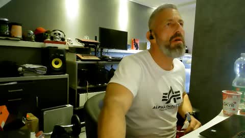 Chico que rico Caliente online show from 02/05/26, 02:54