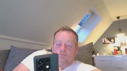 Snapshot of runepetter chatting on 10/19/25, 04:29 bignorwegian online show from 10/19/25, 04:29