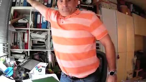 Snapshot of runner1978 chatting on 12/18/24, 10:19 runner1978 online show from 12/18/24, 10:19