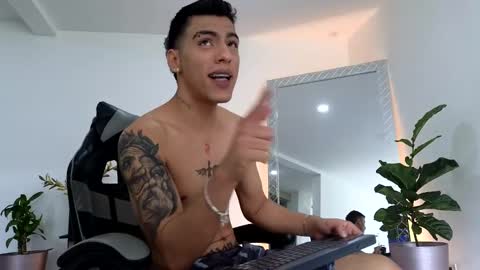  R U S S E L L  online show from 09/28/25, 01:49