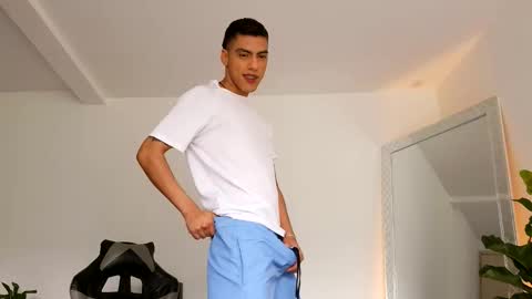  R U S S E L L  online show from 10/11/25, 03:54