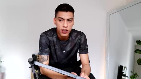  R U S S E L L  online show from 10/12/25, 09:14