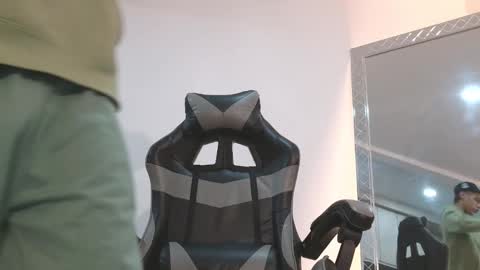  R U S S E L L  online show from 01/12/26, 09:47