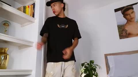  R U S S E L L  online show from 03/22/26, 03:43