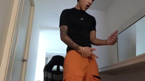  R U S S E L L  online show from 04/07/26, 03:23