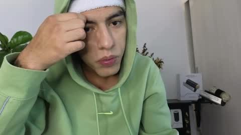  R U S S E L L  online show from 04/11/26, 01:32