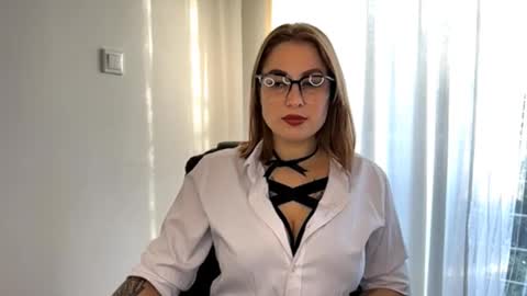 Nika online show from 09/19/25, 03:56