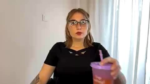 Nika online show from 10/08/25, 01:31