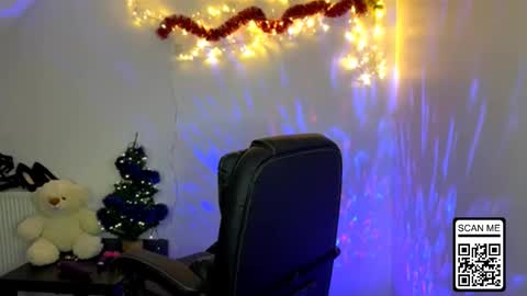 Snapshot of ruthless_111 chatting on 12/22/25, 09:01 Nika online show from 12/22/25, 09:01