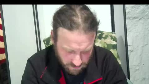 Snapshot of rwb1982 chatting on 12/14/25, 11:09 rwb1982 online show from 12/14/25, 11:09