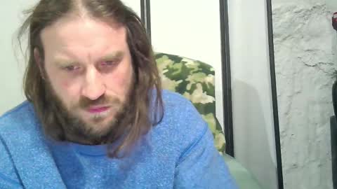 Snapshot of rwb1982 chatting on 12/21/25, 05:42 rwb1982 online show from 12/21/25, 05:42