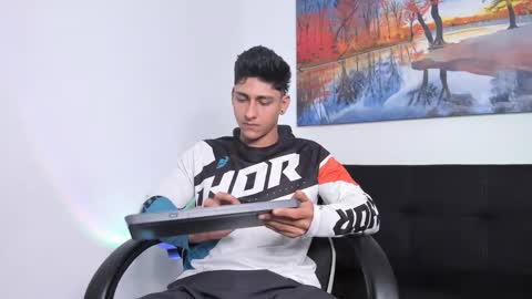 ryanwhite3 online show from 11/30/25, 07:29