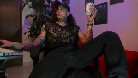 Snapshot of ryuk_it chatting on 09/12/25, 01:33 leopmonk help me reach 100 thumbs up online show from 09/12/25, 01:33