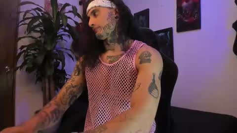 Snapshot of ryuk_it chatting on 09/20/25, 01:12 leopmonk help me reach 100 thumbs up online show from 09/20/25, 01:12