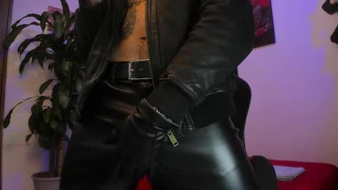 Snapshot of ryuk_it chatting on 09/30/25, 01:27 leopmonk help me reach 100 thumbs up online show from 09/30/25, 01:27