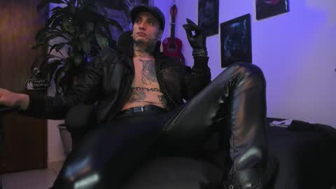 Snapshot of ryuk_it chatting on 11/05/25, 02:06 leopmonk help me reach 100 thumbs up online show from 11/05/25, 02:06