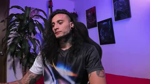 Snapshot of ryuk_it chatting on 12/01/25, 01:10 leopmonk help me reach 100 thumbs up online show from 12/01/25, 01:10