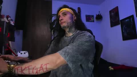 Snapshot of ryuk_it chatting on 12/22/25, 01:13 leopmonk help me reach 100 thumbs up online show from 12/22/25, 01:13