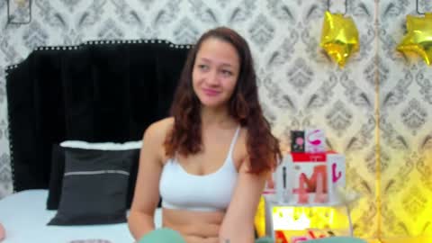 Snapshot of saara_brown chatting on 01/19/25, 12:17 Saara Brown online show from 01/19/25, 12:17