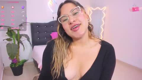 saaya_tay online show from 09/18/25, 03:41