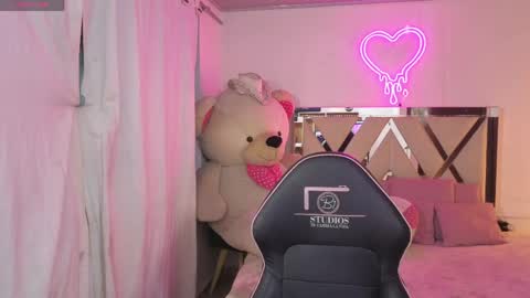 saaya_tay online show from 05/18/26, 03:24