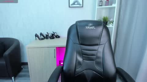 GMT7TueWedThuFriSatSun 0100am-0700am online show from 01/19/25, 09:55