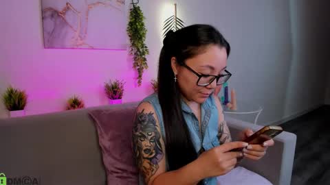 GMT7TueWedThuFriSatSun 0100am-0700am online show from 11/19/25, 12:21