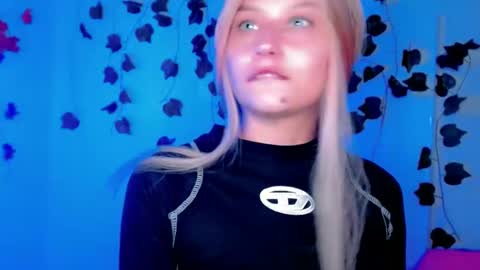 Snapshot of sabrinaexpositoxx chatting on 02/03/25, 11:42 SABRI online show from 02/03/25, 11:42