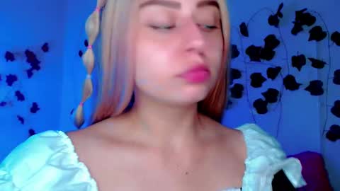 Snapshot of sabrinaexpositoxx chatting on 02/08/25, 10:18 SABRI online show from 02/08/25, 10:18