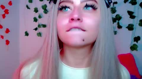 Snapshot of sabrinaexpositoxx chatting on 02/24/25, 10:37 SABRI online show from 02/24/25, 10:37