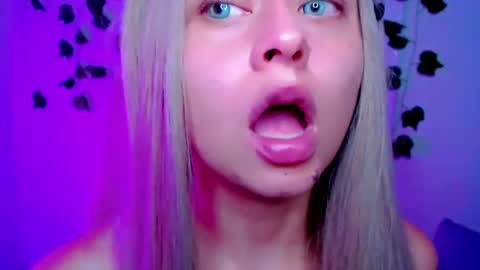 Snapshot of sabrinaexpositoxx chatting on 02/26/25, 09:32 SABRI online show from 02/26/25, 09:32