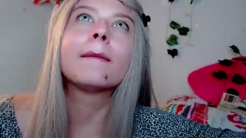 Snapshot of sabrinaexpositoxx chatting on 03/01/25, 08:45 SABRI online show from 03/01/25, 08:45