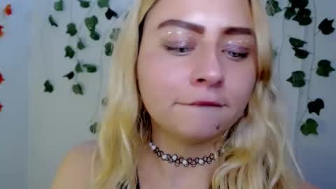 Snapshot of sabrinaexpositoxx chatting on 03/02/25, 09:42 SABRI online show from 03/02/25, 09:42