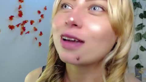 Snapshot of sabrinaexpositoxx chatting on 03/06/25, 10:09 SABRI online show from 03/06/25, 10:09