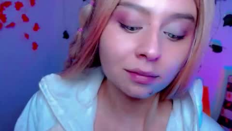 Snapshot of sabrinaexpositoxx chatting on 03/09/25, 10:52 SABRI online show from 03/09/25, 10:52