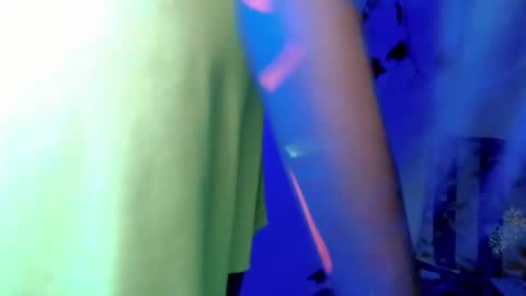 Snapshot of sabrinaexpositoxx chatting on 03/11/25, 06:32 SABRI online show from 03/11/25, 06:32