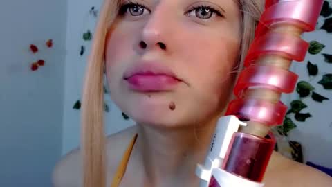 Snapshot of sabrinaexpositoxx chatting on 09/09/25, 11:59 SABRI online show from 09/09/25, 11:59