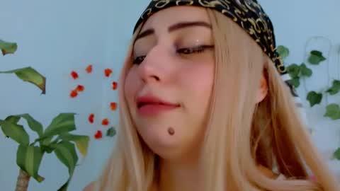 Snapshot of sabrinaexpositoxx chatting on 10/14/25, 05:03 SABRI online show from 10/14/25, 05:03