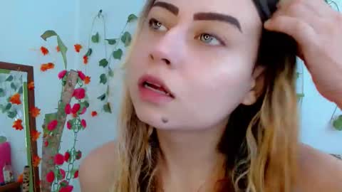 Snapshot of sabrinaexpositoxx chatting on 10/30/25, 06:30 SABRI online show from 10/30/25, 06:30