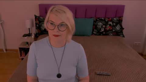 Sabrina MacMarren online show from 02/06/25, 08:18