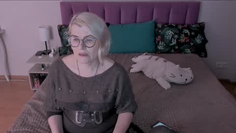 Sabrina MacMarren online show from 02/07/25, 07:38