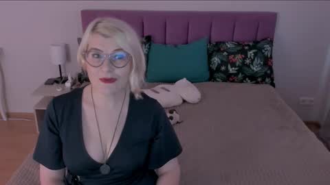 Sabrina MacMarren online show from 02/10/25, 07:36