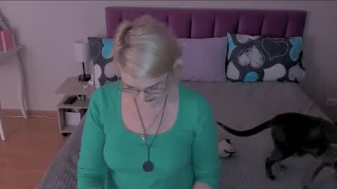 Sabrina MacMarren online show from 02/18/25, 05:20