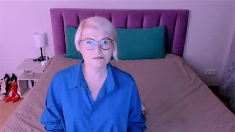 Sabrina MacMarren online show from 09/16/25, 04:52