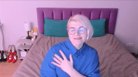 Sabrina MacMarren online show from 10/24/25, 08:49