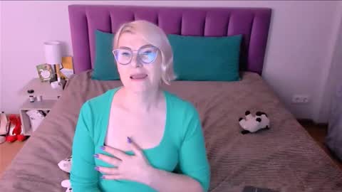 Sabrina MacMarren online show from 11/11/25, 03:01