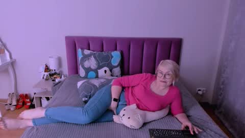 Snapshot of sabrinamacmarren chatting on 01/31/26, 07:11 Sabrina MacMarren online show from 01/31/26, 07:11