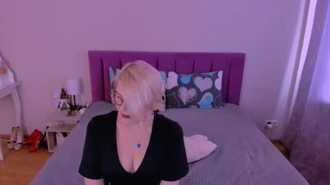 Snapshot of sabrinamacmarren chatting on 02/05/26, 07:57 Sabrina MacMarren online show from 02/05/26, 07:57